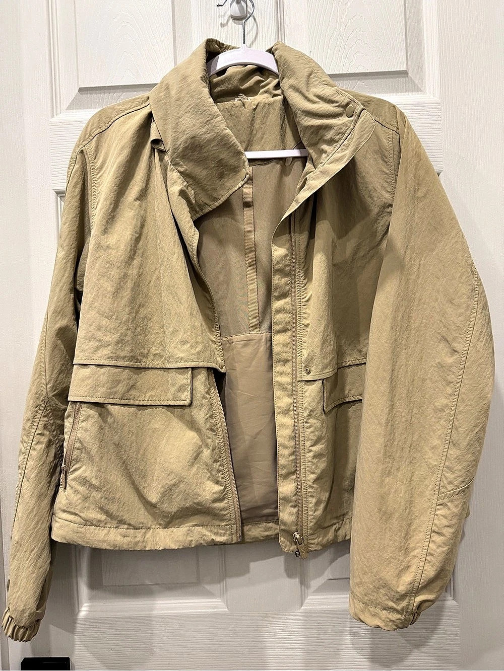 Excellent Used Condition (EUC)
Lululemon Always Effortless Jacket size 8